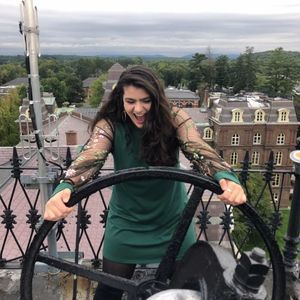 Meet your Posher, Chloe